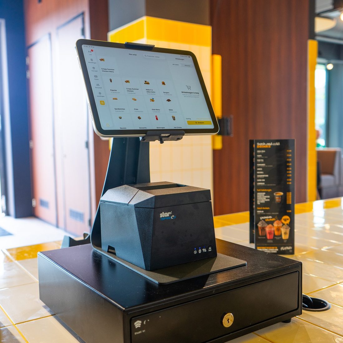 Onesix Kassa met bonprinter en kassalade bij Fat Phill’s