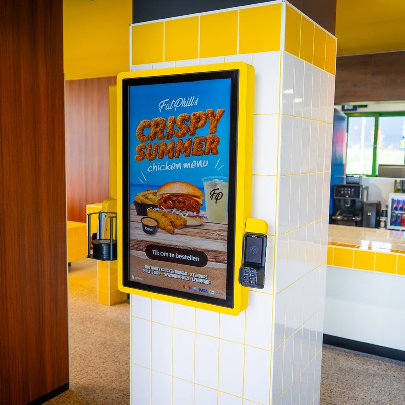 Onesix Kiosk aan de muur bij Fat Phill’s